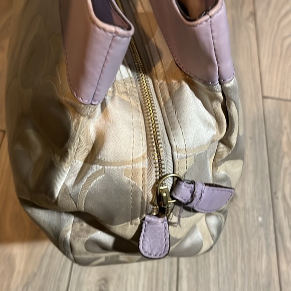 Coach Signatue Lexi Satchel - Picture 3 of 15